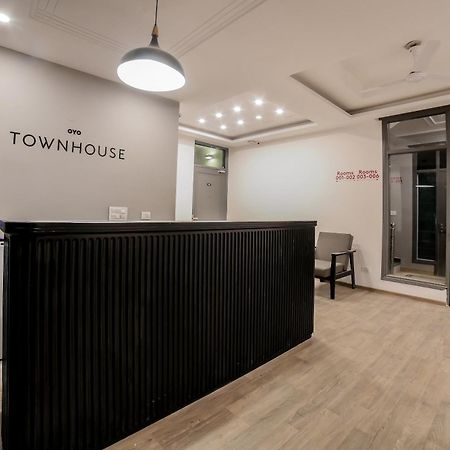 Townhouse 330 Dlf Phase-2 Near Leisure Valley Park Gurgaon Esterno foto