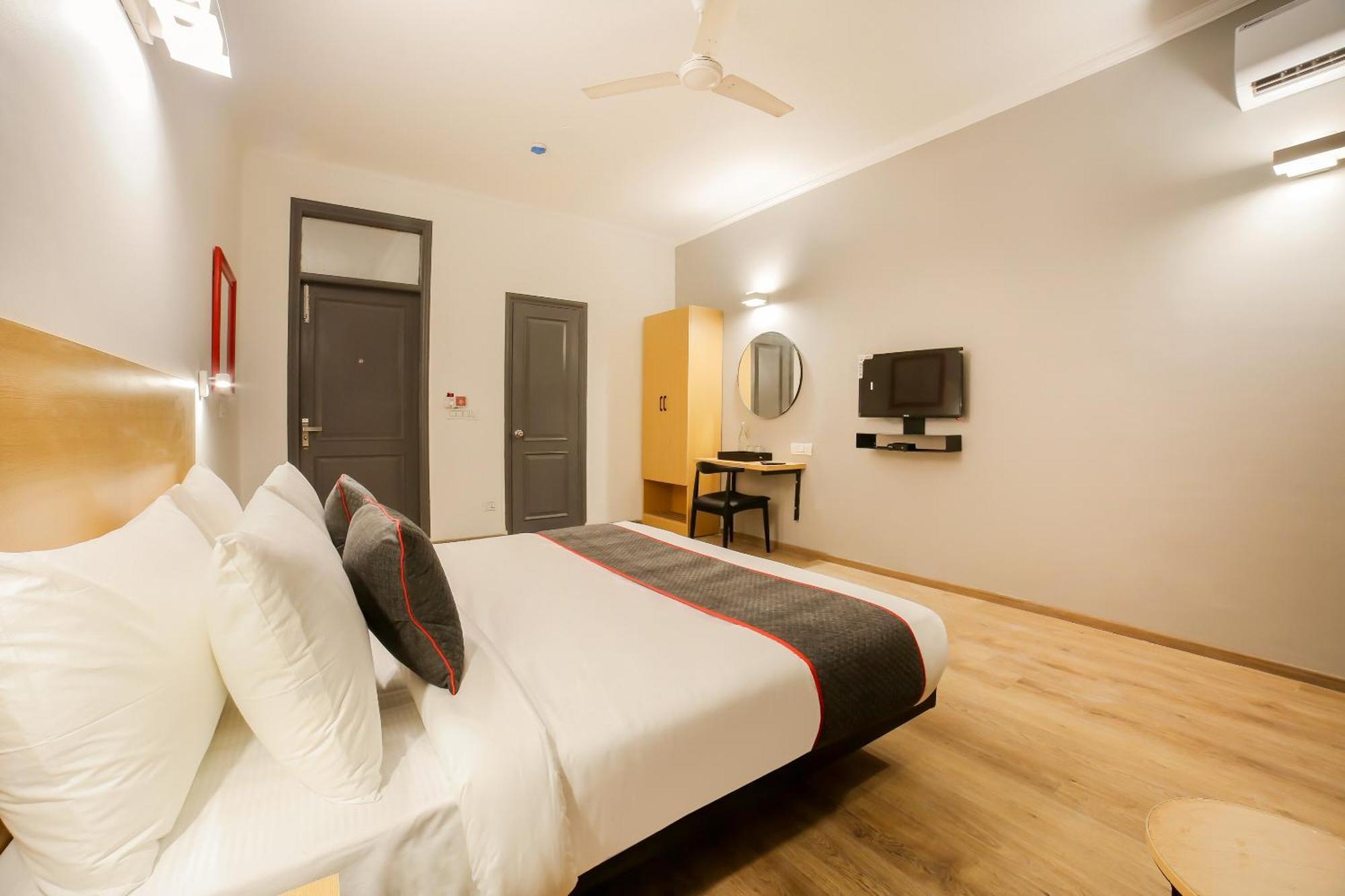 Townhouse 330 Dlf Phase-2 Near Leisure Valley Park Gurgaon Esterno foto