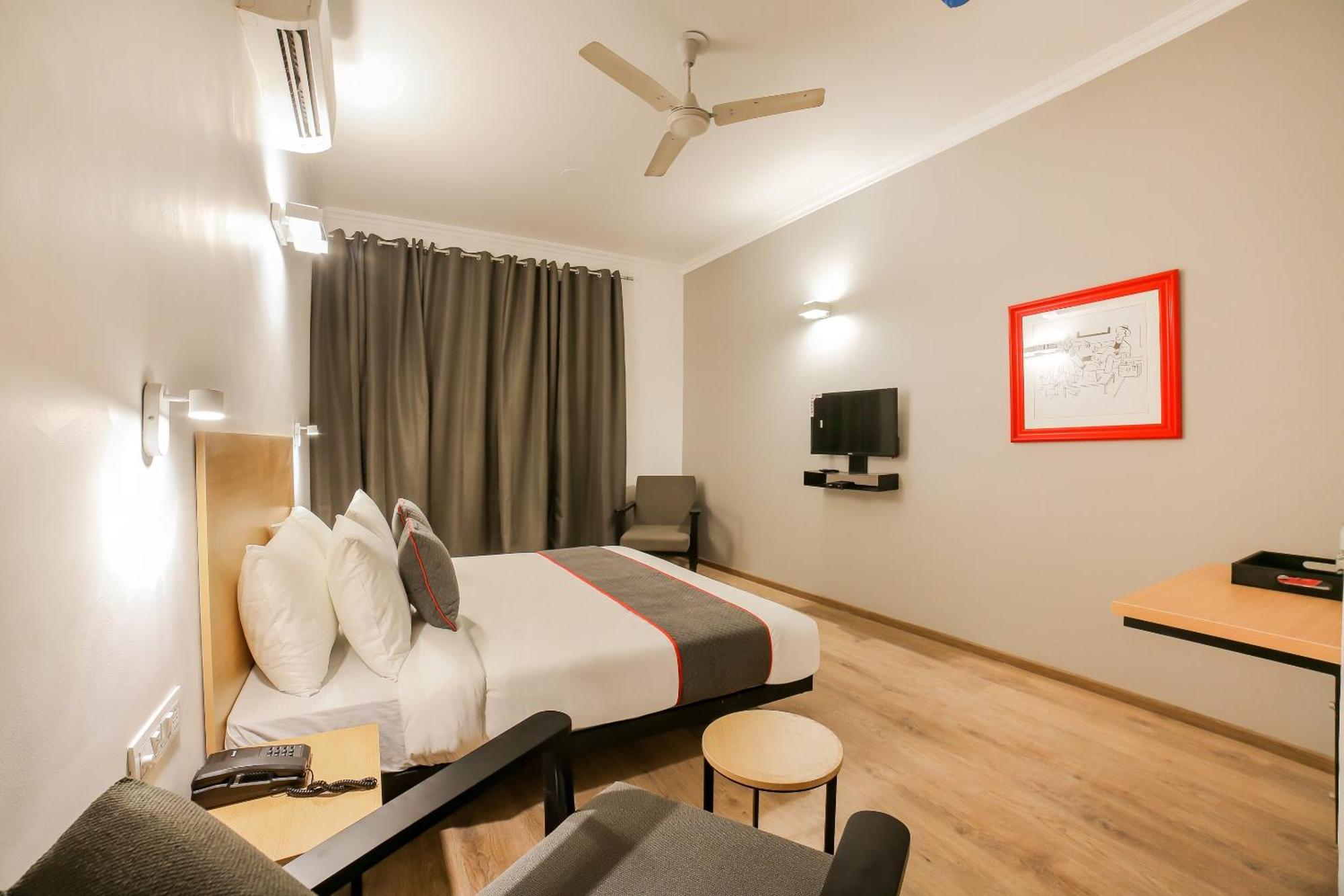 Townhouse 330 Dlf Phase-2 Near Leisure Valley Park Gurgaon Esterno foto